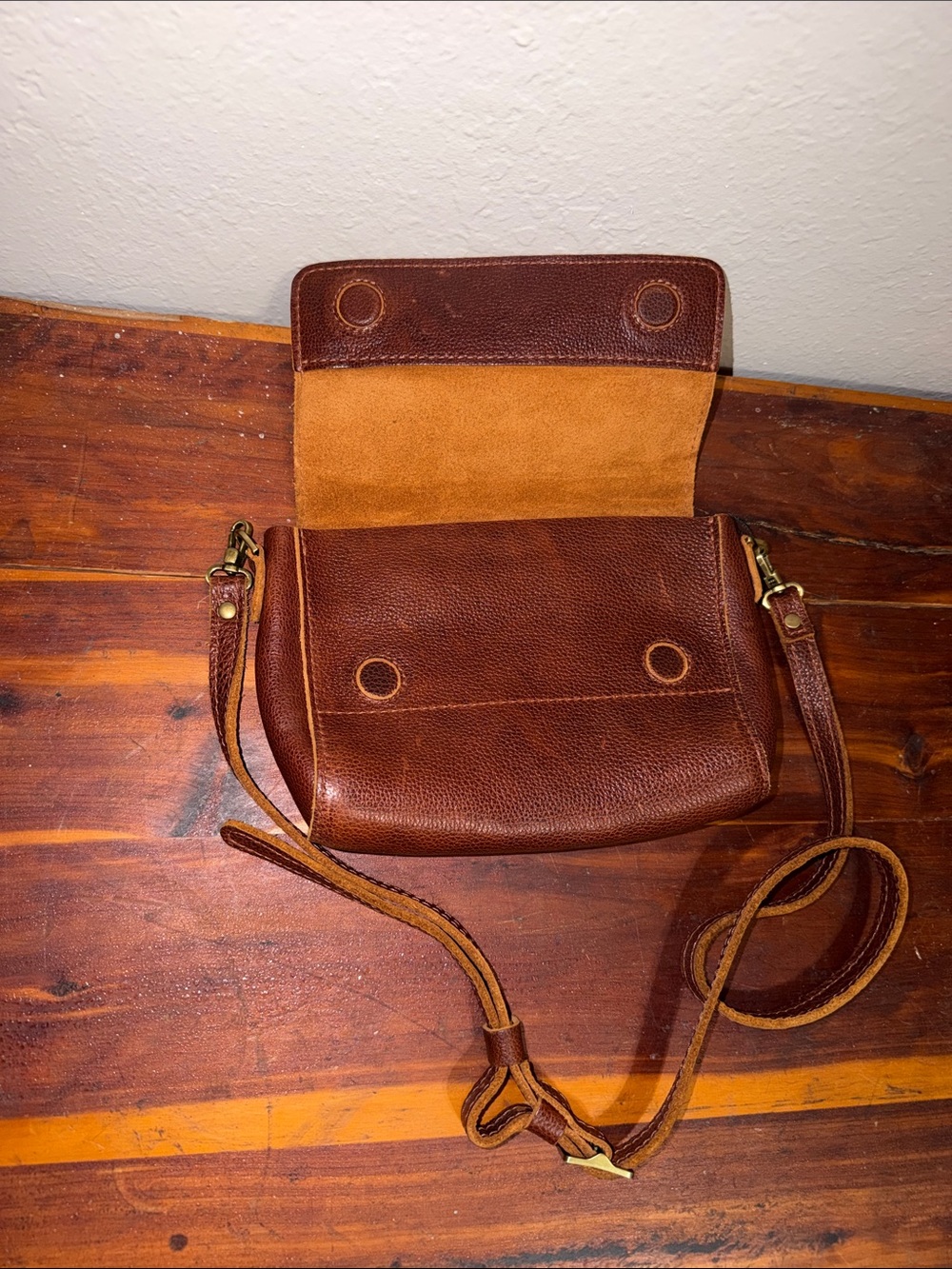 Portland Leather Metro Medium Crossbody Bag Nutmeg - Picture 4 of 11